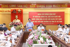 Presidente del Legislativo vietnamita se reúne con dirigentes de provincia de Ha Tinh