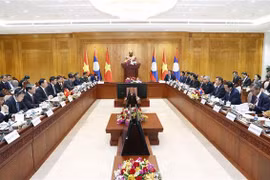 Presidente del Parlamento vietnamita sostiene conversaciones con su homólogo laosiano