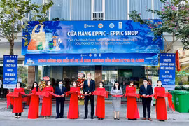 Tienda en bahía de Ha Long muestra soluciones innovadoras para reducir contaminación por plásticos