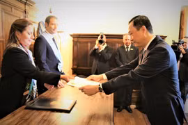 Vietnam y San Marino desean promover cooperación bilateral