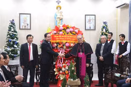 Dirigente parlamentario vietnamita felicita a Arquidiócesis de Hue por Navidad