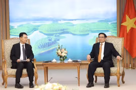 Premier pide fortalecer conexión de transporte y promover comercio entre Vietnam y Laos