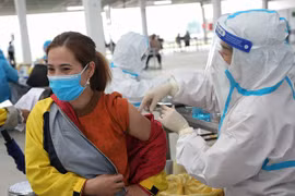 Vietnam acelera inyección de tercera dosis de vacuna contra el COVID-19 para la población