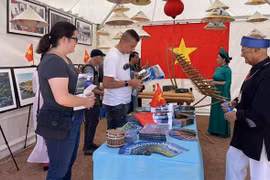 Participa Vietnam en Festival Consular en Francia