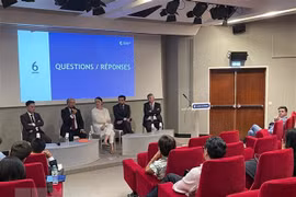 Vietnam y Francia por intensificar cooperación en comercio e inversión 
