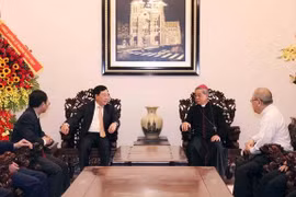 Dirigentes vietnamitas felicitan por Navidad a comunidad religiosa 