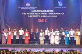 Vietnam laurea obras periodísticas sobre la gran unidad nacional
