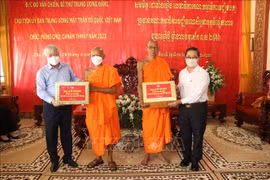 Dirigente vietnamita felicita a comunidad Khmer por fiesta tradicional de Año Nuevo