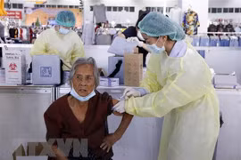 Laos alienta a sus pobladores a inyectarse dosis de refuerzo contra la COVID-19