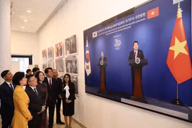 Exposición fotográfica sobre 30 años de cooperación Vietnam-Corea del Sur