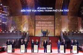 Presidente asiste a la inauguración del Templo de los reyes Hung en Can Tho