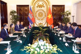 Vicepremieres de Vietnam y Camboya acuerdan promover nexos bilaterales 
