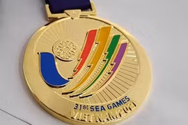 Presentan especímenes de medallas de los SEA Games 31