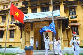 Ondea la bandera de ASEAN en Vietnam en el 55 aniversario de su fundación