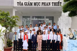 Presidente del Frente de la Patria de Vietnam felicita por la Navidad