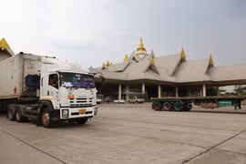 Laos alcanza superávit comercial de mil millones de dólares en 2021
