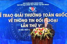 Entregan en Vietnam premios del concurso nacional de informaciones al exterior 