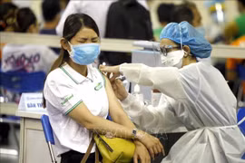 Ciudad Ho Chi Minh planea administrar segunda dosis de refuerzo de vacuna antiCOVID-19