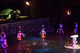 Presentan marionetas acuáticas vietnamitas al público francés