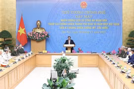 Premier vietnamita se reúne con testigos históricos de Policía Popular 
