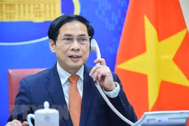 Canciller vietnamita transmite condolencias por víctimas de tormenta tropical en Filipinas 