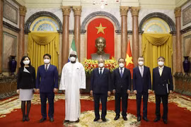 Presidente de Vietnam recibe a nuevos embajadores