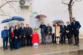 Rinden homenaje póstumo en Argelia a periodistas fallecidos en accidente aéreo en Vietnam en 1974