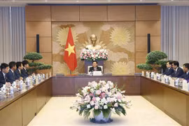 Máximo dirigente legislativo de Vietnam recibe a jóvenes parlamentarios japoneses