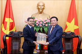 Academia Nacional de Política de Ho Chi Minh promueve cooperación con sus socios de India y Singapur