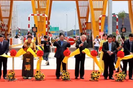 Premier vietnamita asiste a inauguración de autopista Van Don - Mong Cai en Quang Ninh