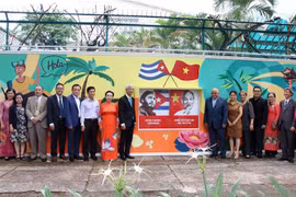 Inauguran pintura mural sobre la amistad Vietnam-Cuba