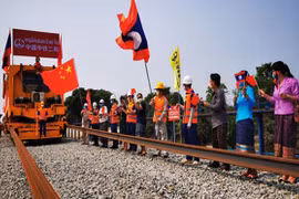 Ruta ferrocarril de Laos y China contribuye promover cooperación económica bilateral
