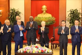 Máximo dirigente partidista vietnamita recibe a presidente parlamentario de Cuba