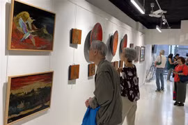 Presentan materiales tradicionales de arte de pintura vietnamita en Francia