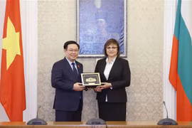 Presidente del Parlamento continúa sus actividades en Bulgaria