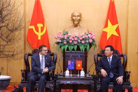  Dirigente partidista vietnamita recibe a nuevo embajador de Australia