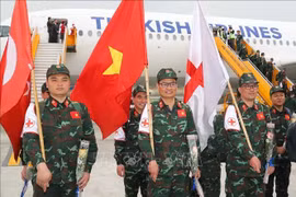 Socorristas militares vietnamitas cumplen misión de rescate en Turquía