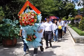 Jóvenes vietnamitas en ultramar rinden homenaje al Presidente Ho Chi Minh