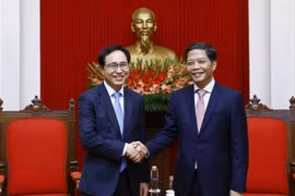 Recibe dirigente partidista a director general de Samsung Vietnam