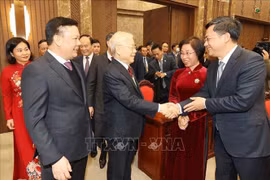 Máximo dirigente partidista felicita a población de Hanoi en ocasión del Tet