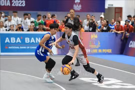 Equipo femenino vietnamita de baloncesto 3x3 gana medalla dorada en SEA Games 32