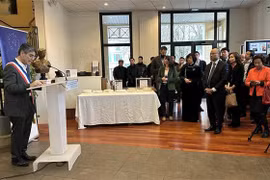Conmemoran 50 años de firma de Acuerdo de París en comuna francesa