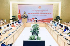 Premier vietnamita se reúne con 100 ejemplares donantes voluntarios de sangre
