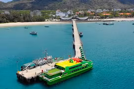 Nuevo puerto de pasajeros de Con Dao de Vietnam recibe a primeros turistas
