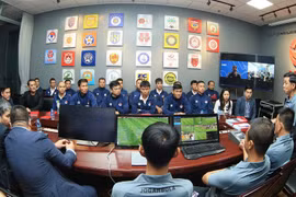 Capacitan con tecnología VAR a árbitros vietnamitas de fútbol 