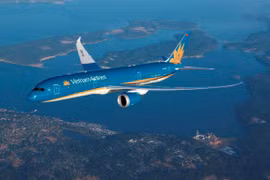 Avión de Vietnam Airlines aterriza de emergencia para salvar pasajero