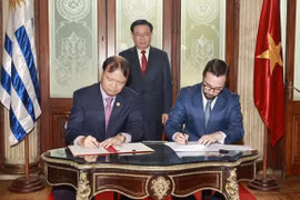 Fomentan Vietnam y Uruguay relaciones parlamentarias 