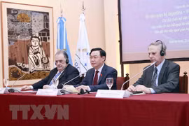 Inauguran en Argentina exposición fotográfica sobre el Presidente Ho Chi Minh