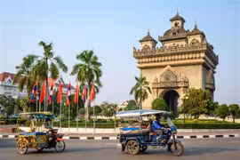 Laos ajusta normativa sobre seguro médico para trabajadores extranjeros