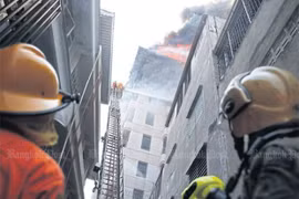 Bangkok refuerza la protección contra incendios en miniedificios de apartamentos